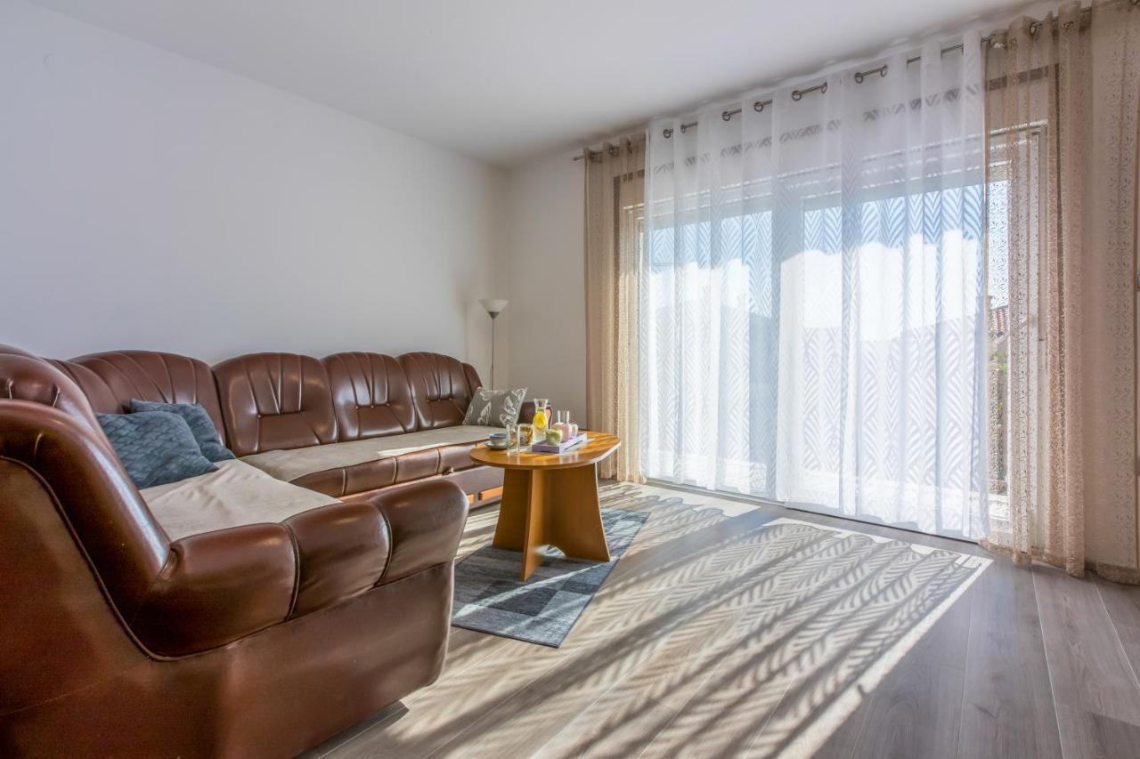 Apartments Kralj Zvonimir Jadranovo Ngoại thất bức ảnh